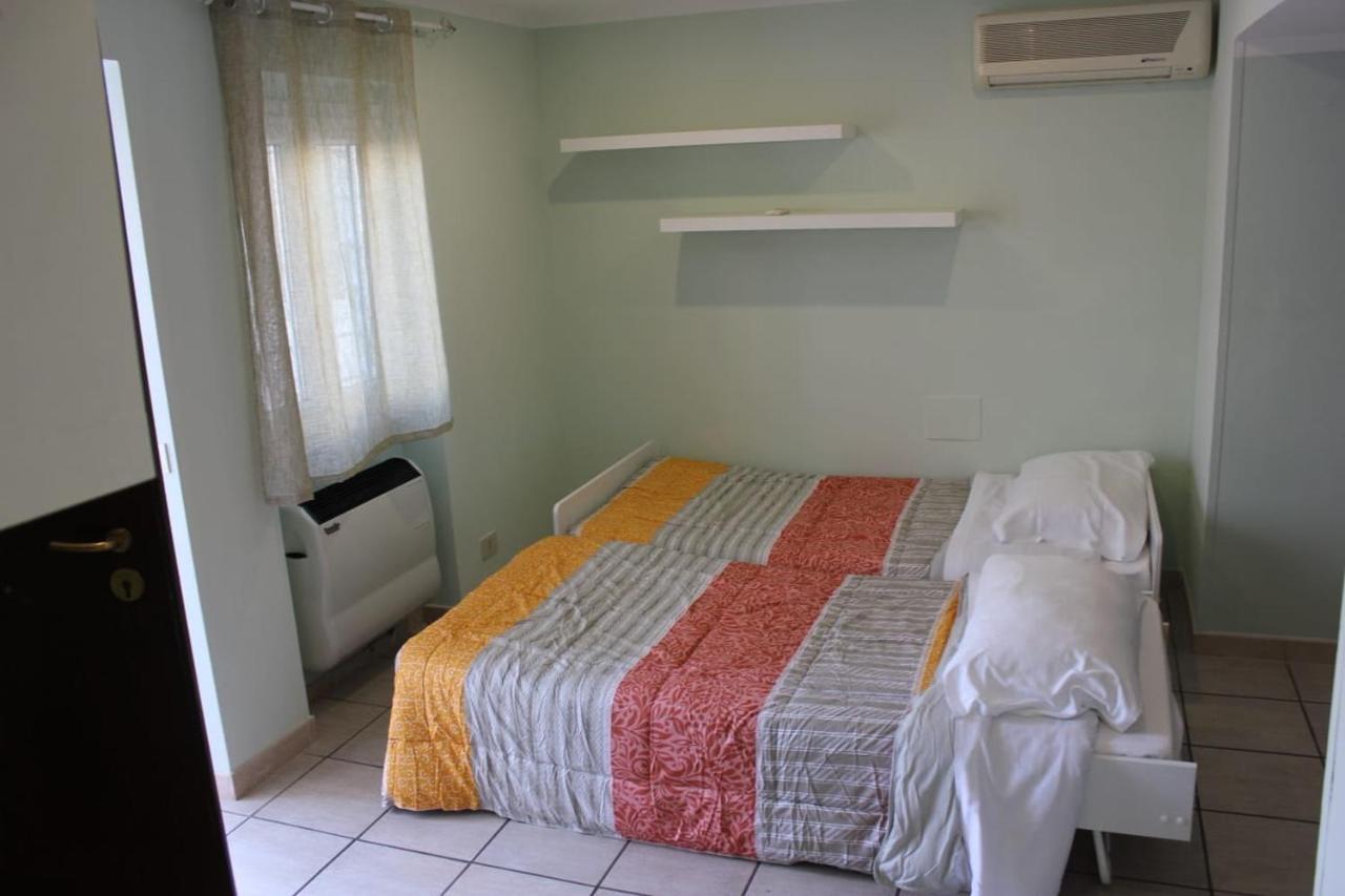 Relais Maria Luisa Locazione Turistica Di Simona Capaccio Bed & Breakfast Fiumicino Exterior foto
