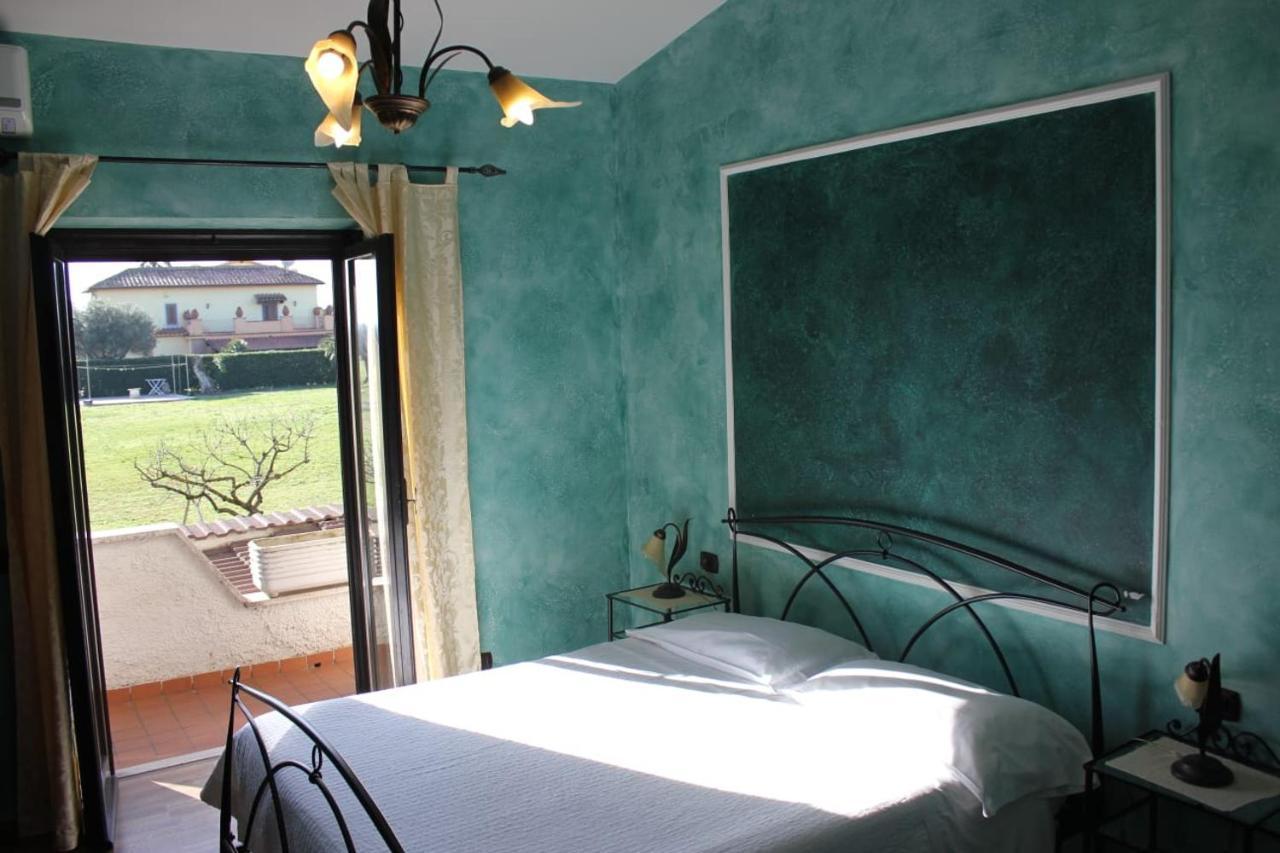 Relais Maria Luisa Locazione Turistica Di Simona Capaccio Bed & Breakfast Fiumicino Exterior foto
